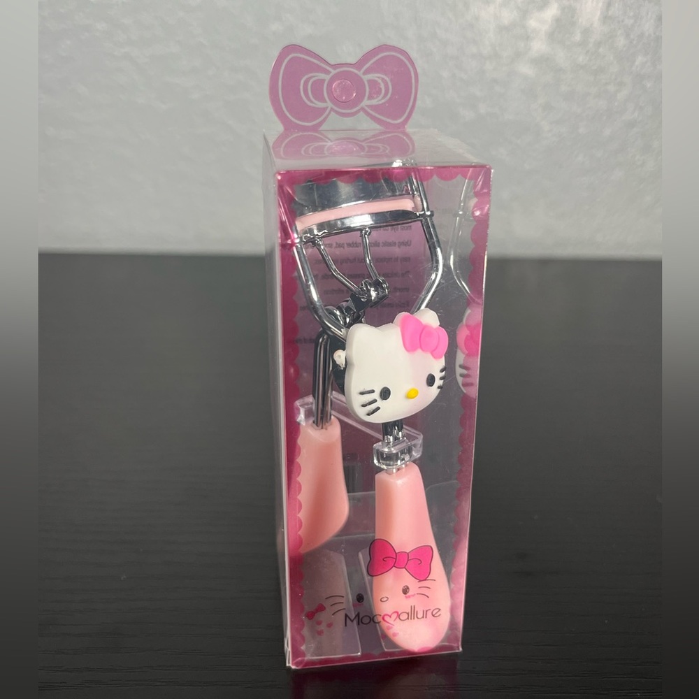 Hello Kitty Eyelash Curler